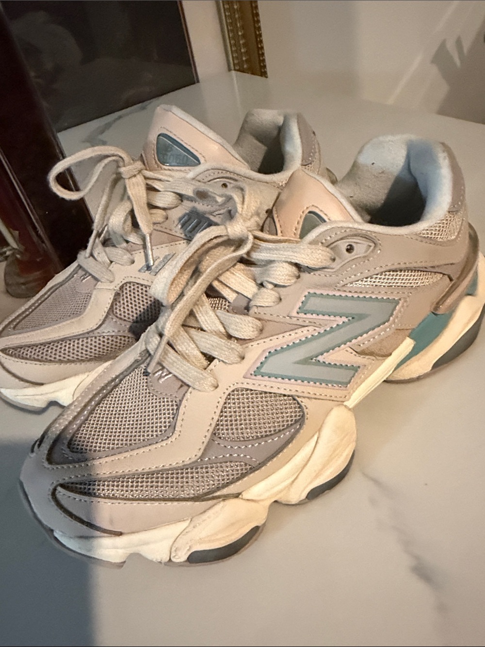New Balance Women's Light Gray Sneakers with Teal Accents fits like  71/2